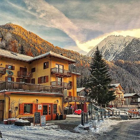 Le Nid De L'Aigle Hotell Champoluc Eksteriør bilde