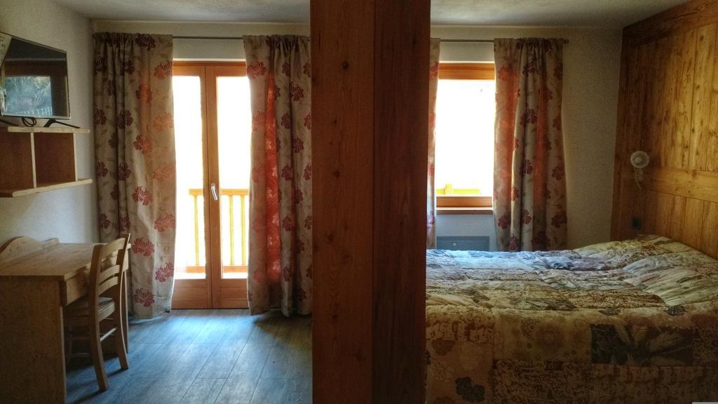 Le Nid De L'Aigle Hotell Champoluc Rom bilde