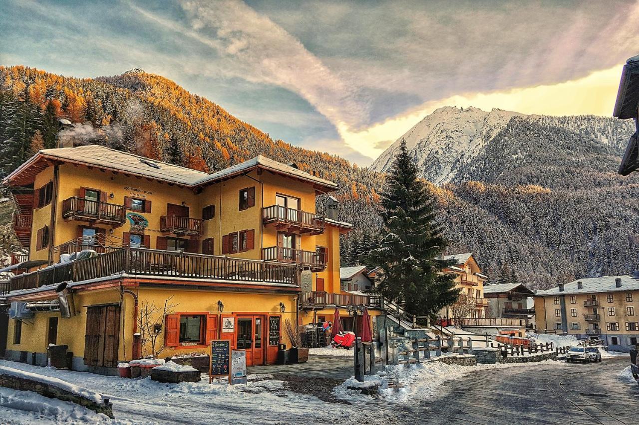 Le Nid De L'Aigle Hotell Champoluc Eksteriør bilde